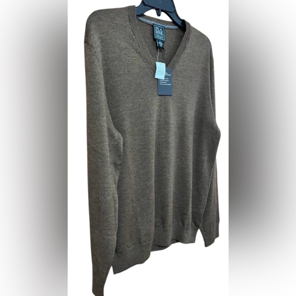 NWT Jos. A. Bank Solid V-Neck Traveler Merino Wool Sweater Size L - Picture 2 of 8